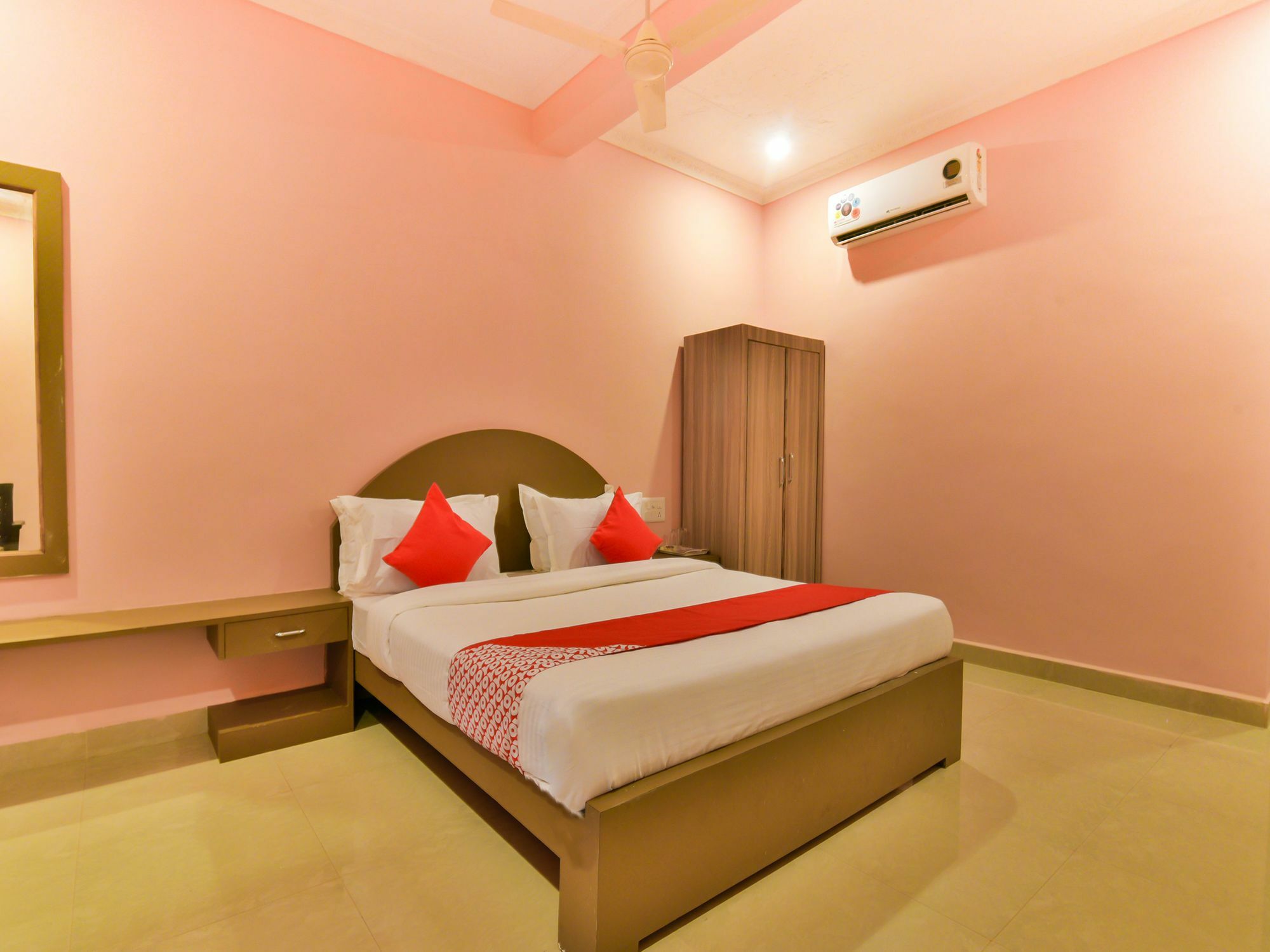 Oyo 15836 Pleasure River Front Resort Tuem 외부 사진